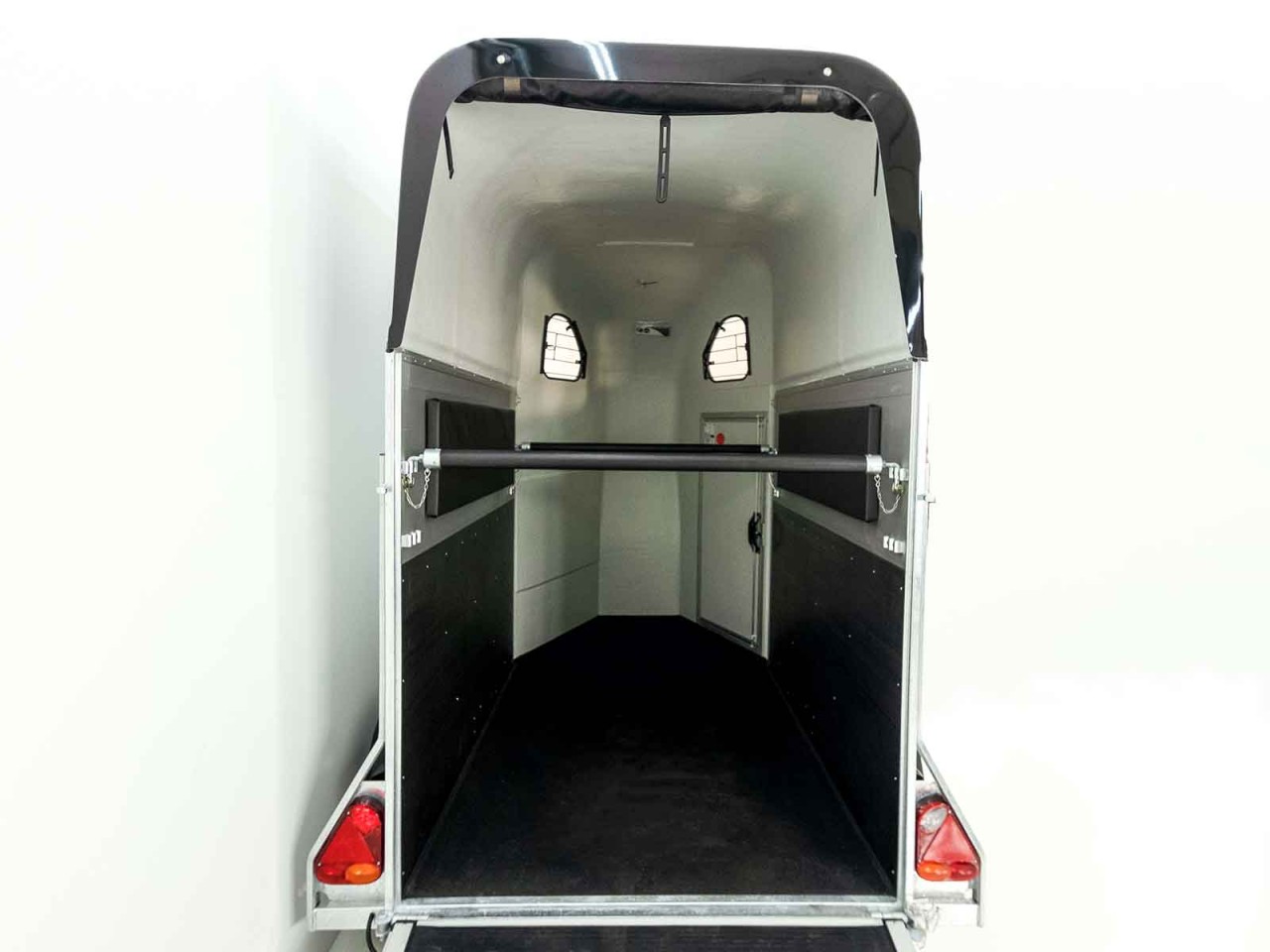 Cheval Liberte Pferdeanhänger GOLD One 1,5er, Pullman-Fahrwerk, schwarz-Neu – Bild 4