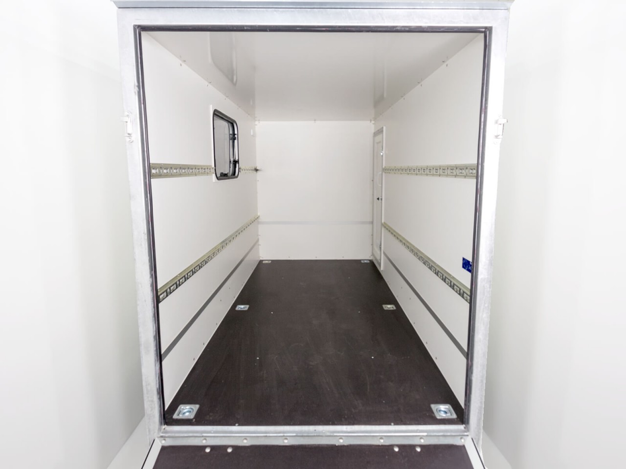 Blyss Kofferanhänger 146x304cm Höhe:180 1,3t, Rampe, Tür, 1 Fenster-Neu – Bild 7