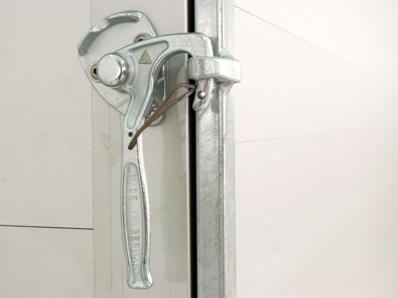 Debon Kofferanhänger C500 164x300cm H:200cm 2,6t, Alu, Polybug, Tür, grau-Neu – Bild 10