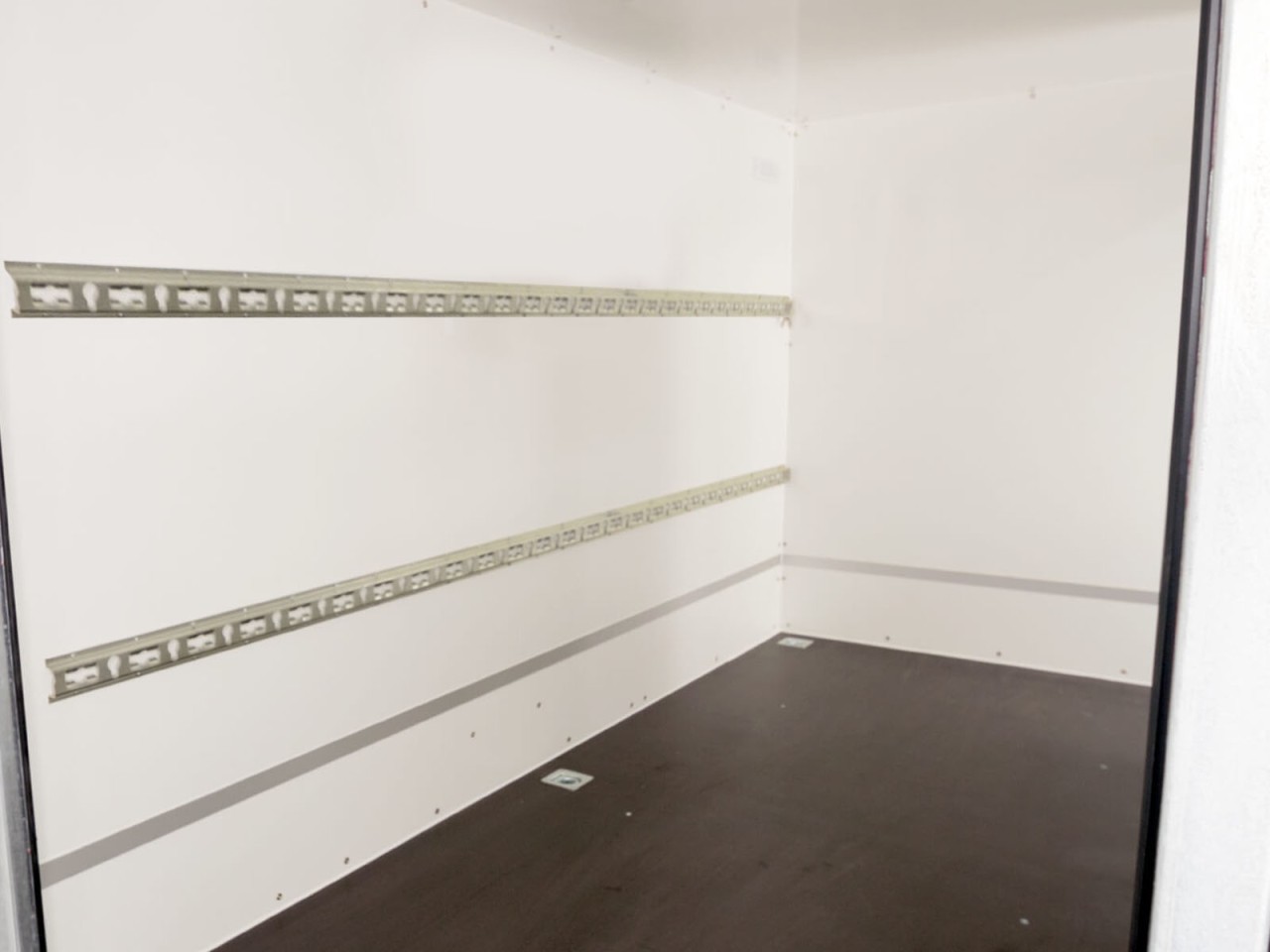 Blyss Kofferanhänger 146x304cm Höhe:180cm 1,3t, Tür, Fenster rechts-Neu – Bild 4