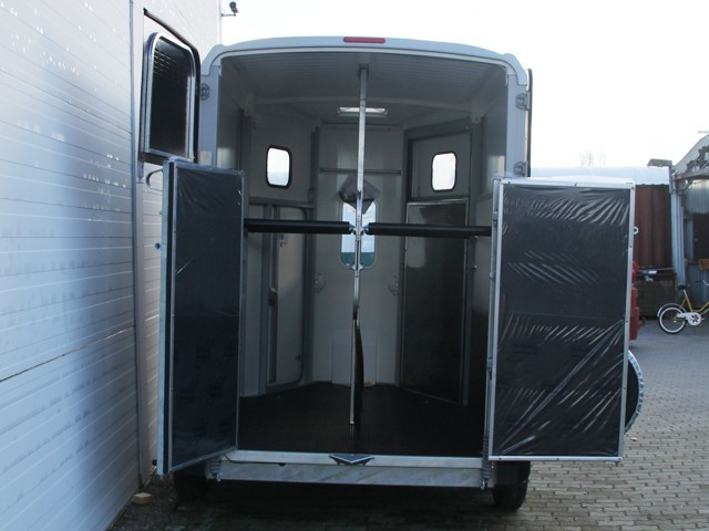 Ifor Williams Pferdeanhänger HB506-Frontausstieg-Klappenkombi-schwarz-Neu – Bild 10
