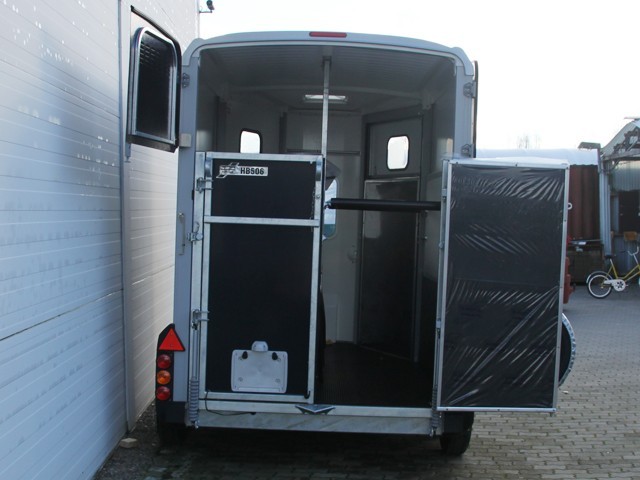 Ifor Williams Pferdeanhänger HB506-Frontausstieg-Klappenkombi-schwarz-Neu – Bild 9
